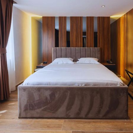 Hotel Solo 127 Prizren Bagian luar foto