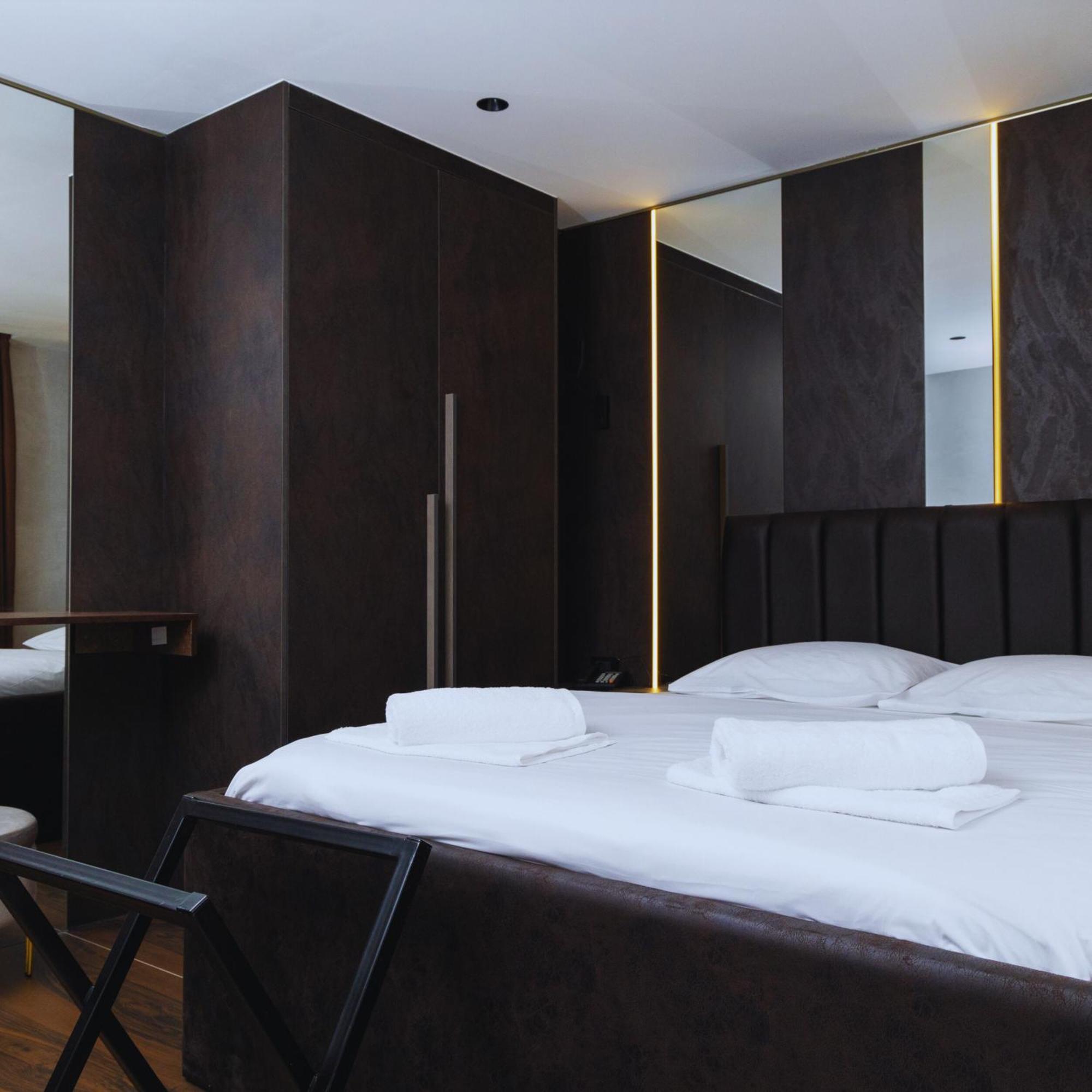 Hotel Solo 127 Prizren Bagian luar foto