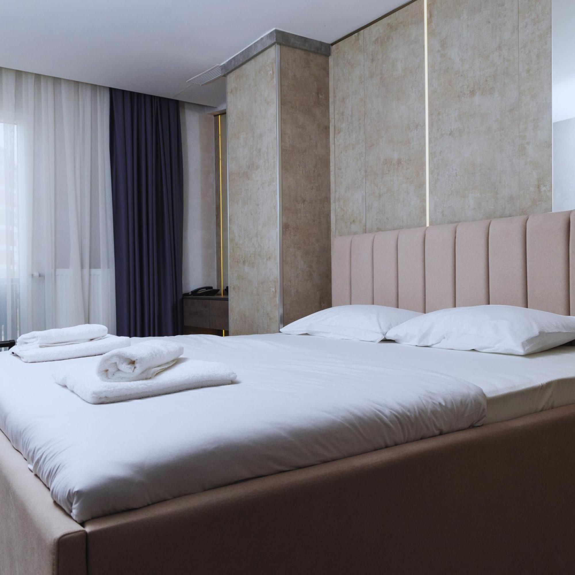 Hotel Solo 127 Prizren Bagian luar foto