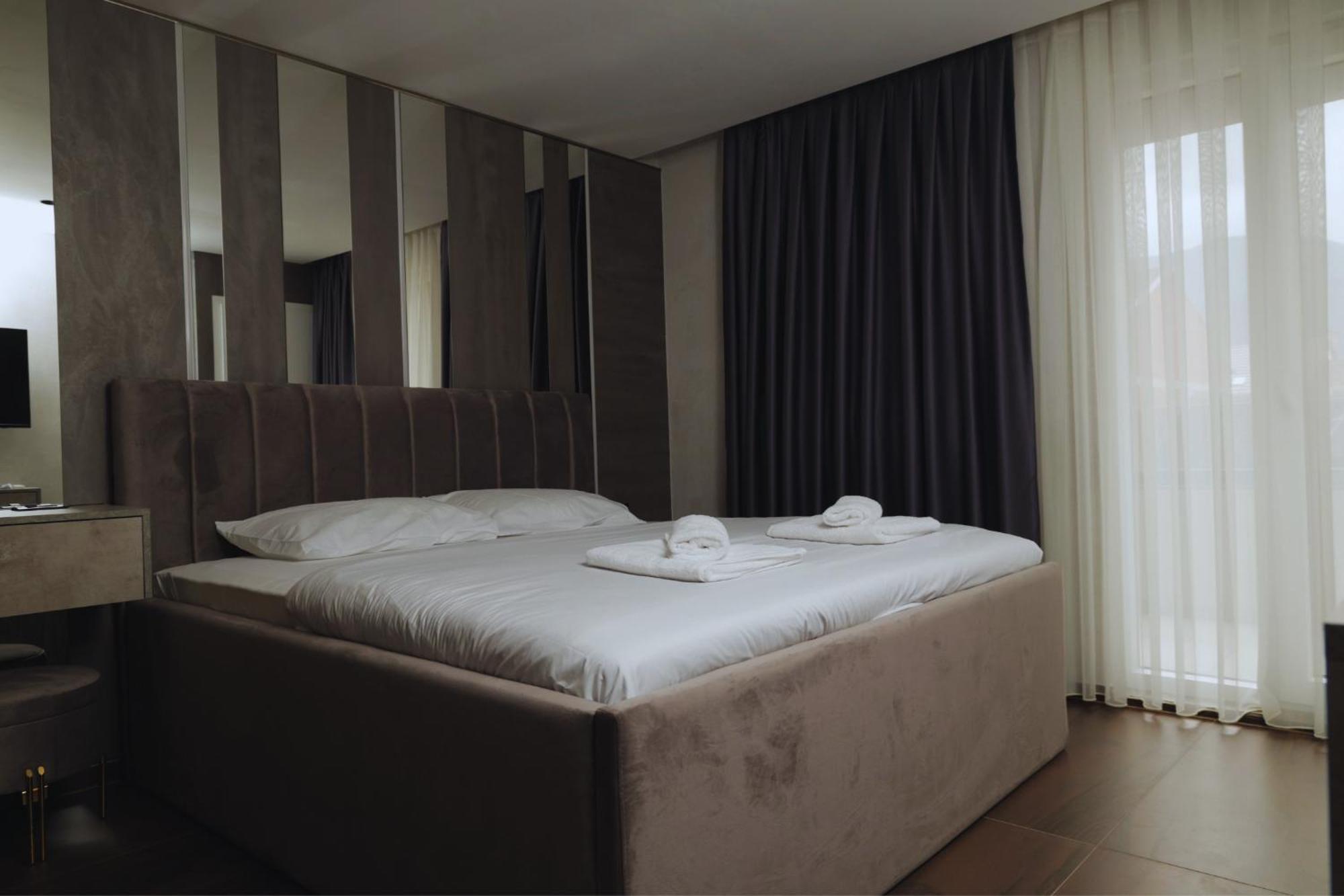 Hotel Solo 127 Prizren Bagian luar foto