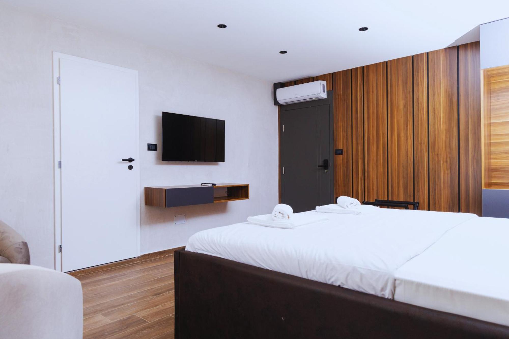 Hotel Solo 127 Prizren Bagian luar foto