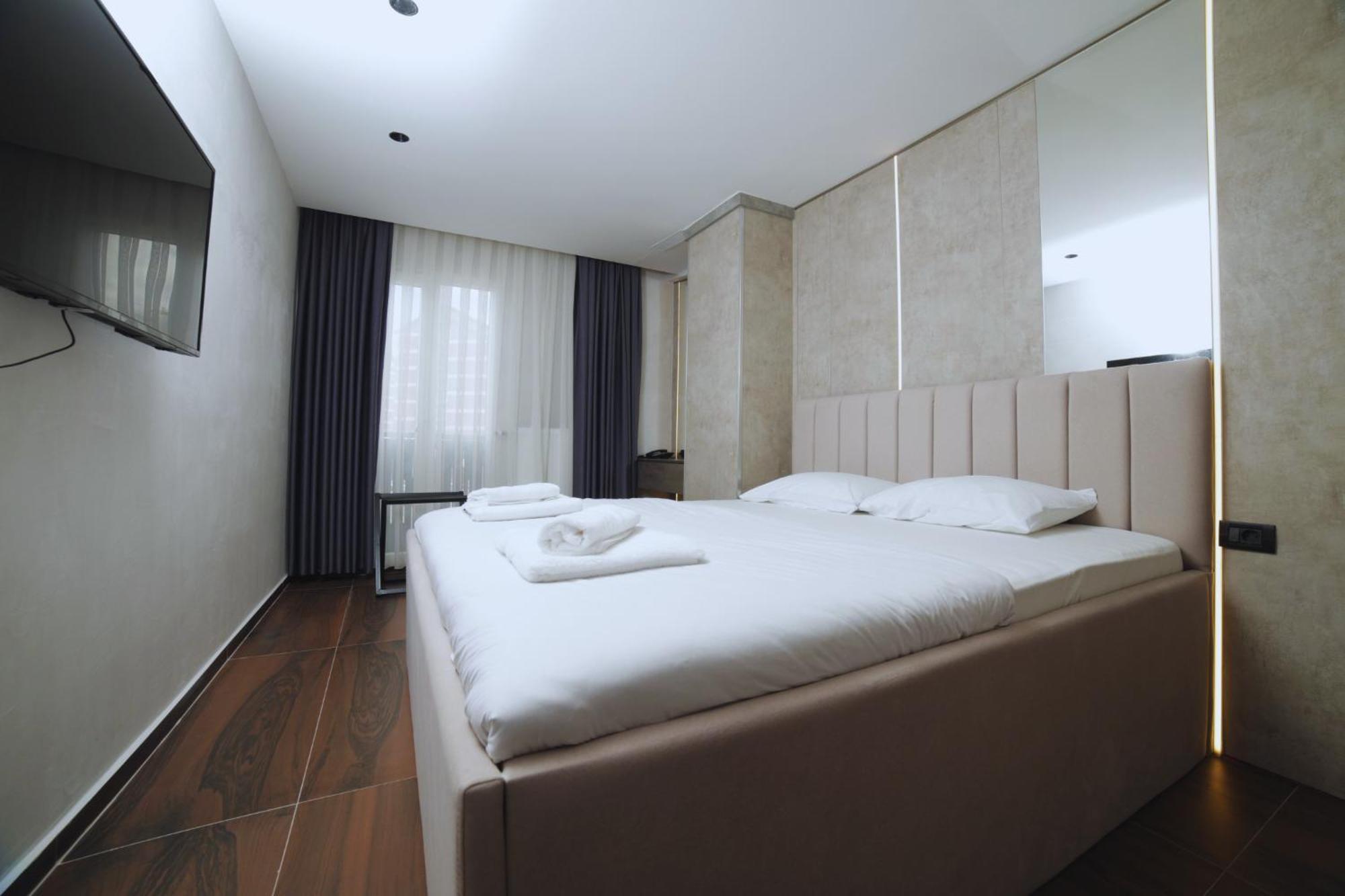 Hotel Solo 127 Prizren Bagian luar foto