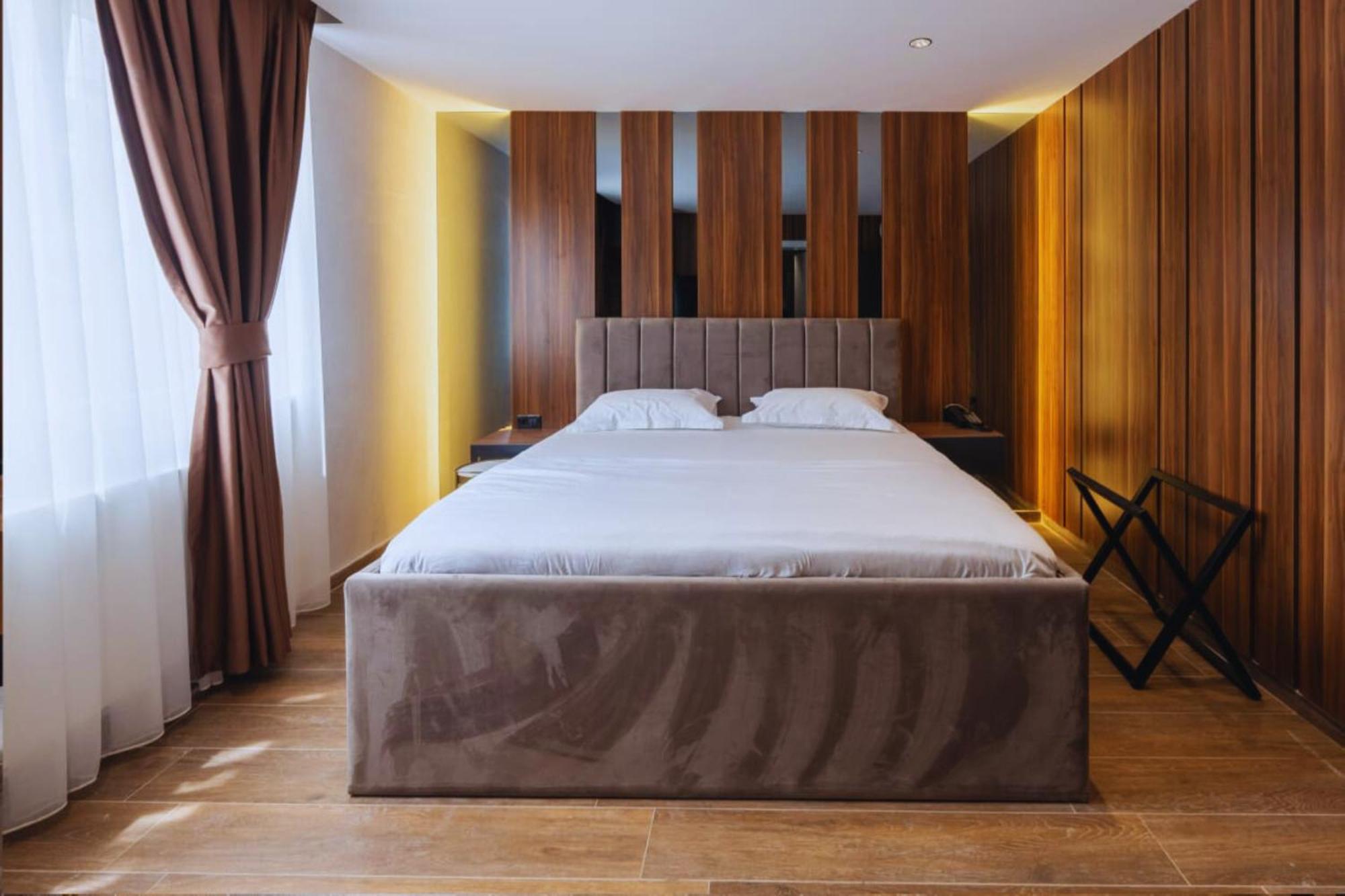 Hotel Solo 127 Prizren Bagian luar foto